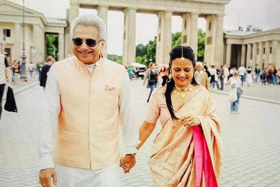 महुआ मोइत्रा और पिनाकी मिश्रा की शादी